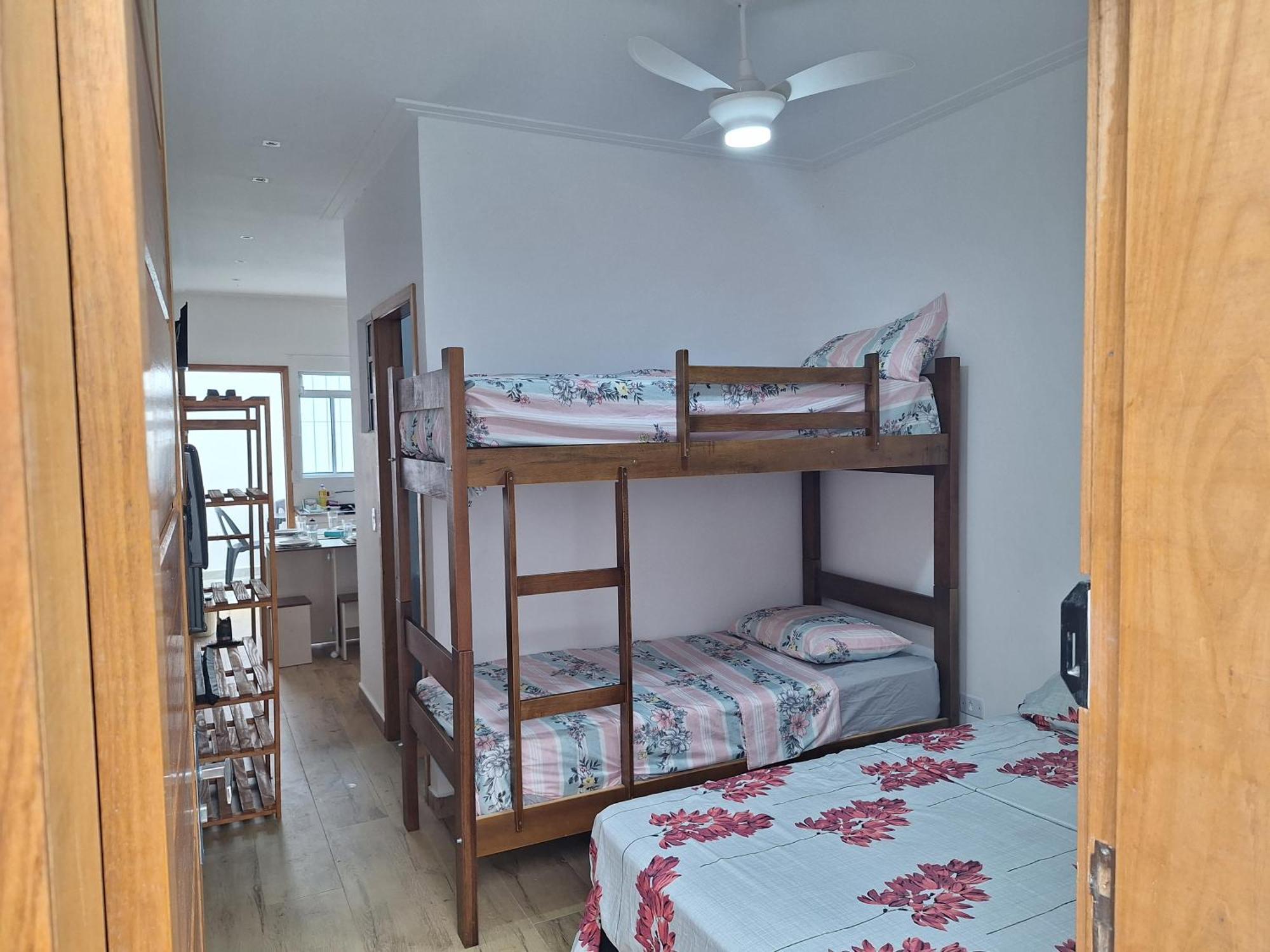 Residencial Caetano, Micro Casa Com Churrasqueira Privativa E Piscina Do Condominio, Infantil, Adulto E Hidromassagem * Guaruja